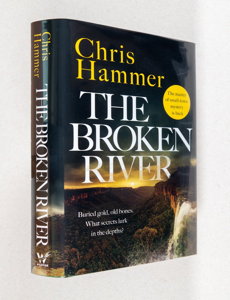Item #0004490 The Broken River; Det. Nell Buchanan and Ivan Lucic Series. Chris Hammer.